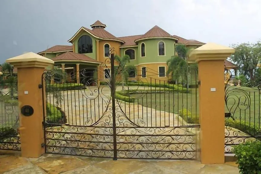 Milbrooks Resort Jamaica 몬테고 베이 게스트하우스
